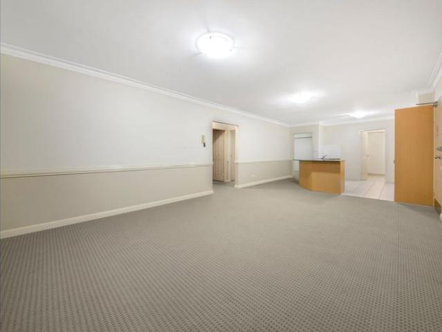 Spacious apartment in well maintained complex