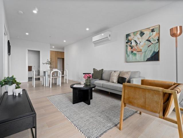 Spacious apartment in the Heart of Moonee Ponds Central