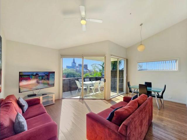 Spacious apartment in the very best of locations / $725 per week / UTILITIES INCLUDED