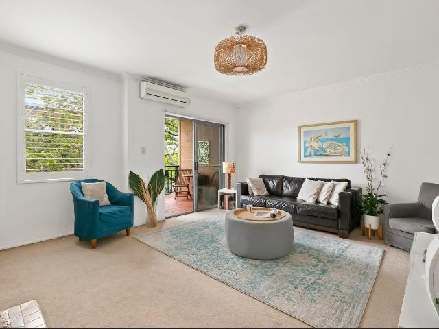 Spacious apartment in thriving neighbourhood