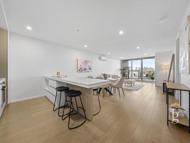 Spacious Apartment, Inner Urban Lifestyle with City Views!