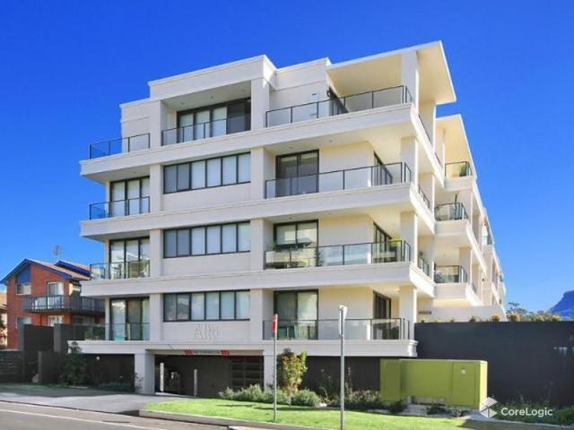 Spacious Apartment Just Moments from North Wollongong Beach