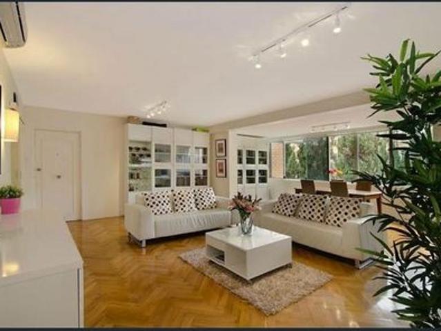 Spacious Apartment on Hamilton Hill