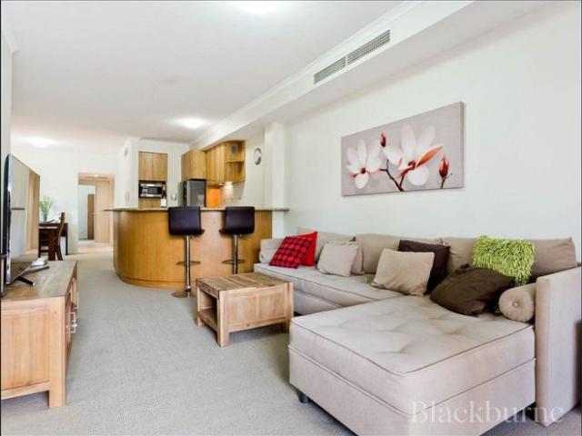 Spacious Apartment Opposite Kings Park – Prime West Perth Lifestyle!