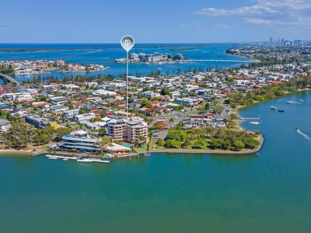 Spacious Apartment Living in a Prime Paradise Point Location