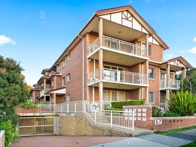 Spacious Apartment Living in Convenient Setting