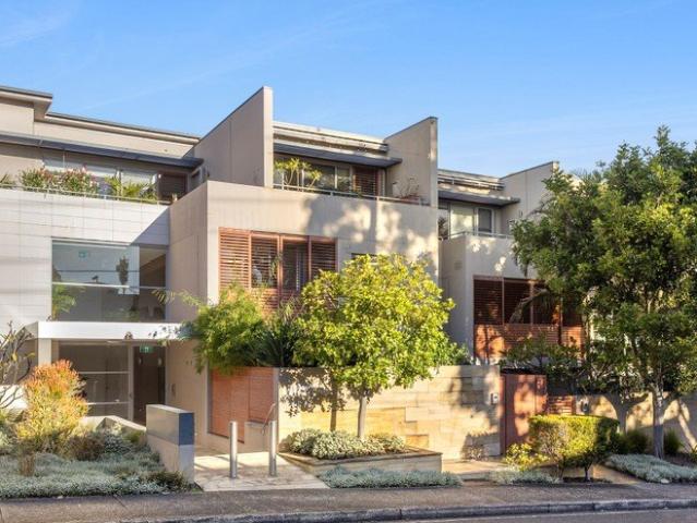 Spacious Apartment Living in the Heart of Mona Vale