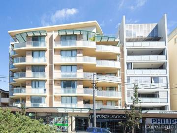 spacious apartment moments from maroubra beach
