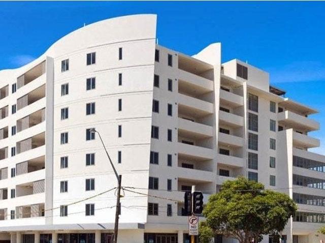 Spacious Apartment Plus One Study Room with Garden Views in Prime Location