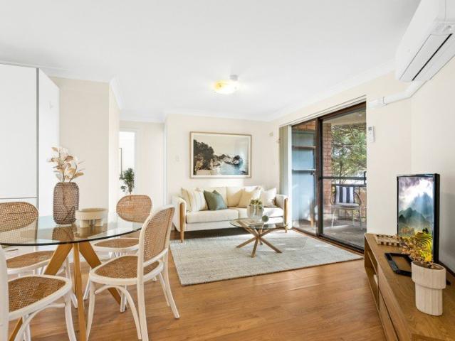 Spacious Apartment with Versatile Floor Plan
