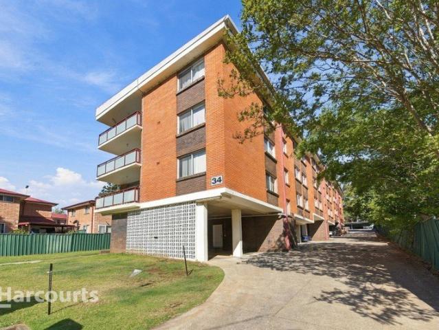 Spacious Apartment with a Large North Facing Balcony