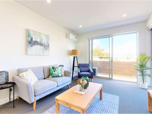 Spacious Apartment with Ample Natural Light and Prime Location