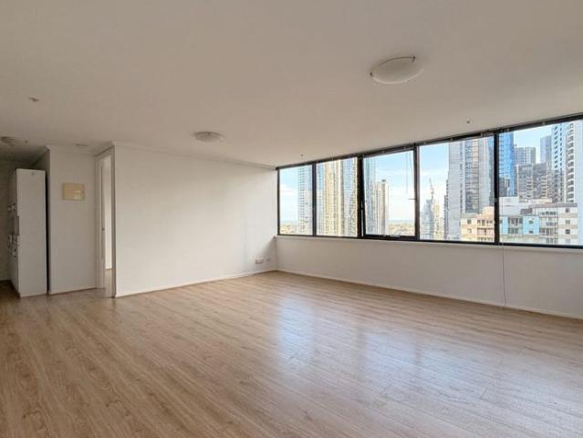 Spacious Apartment with Bay Views