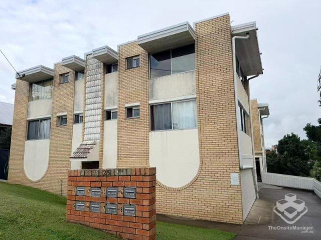 Spacious Apartment with City Glimpses in the Heart of Highgate Hill