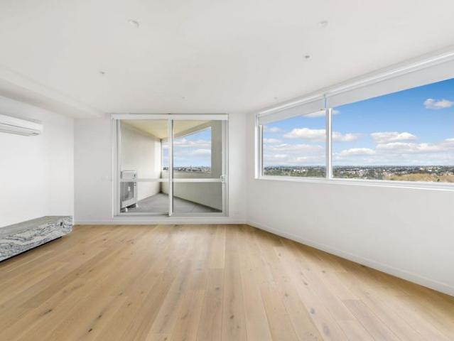 Spacious Apartment with City Views