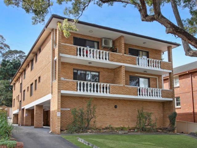 SPACIOUS APARTMENT WITH DUAL GARAGES AND STORAGE