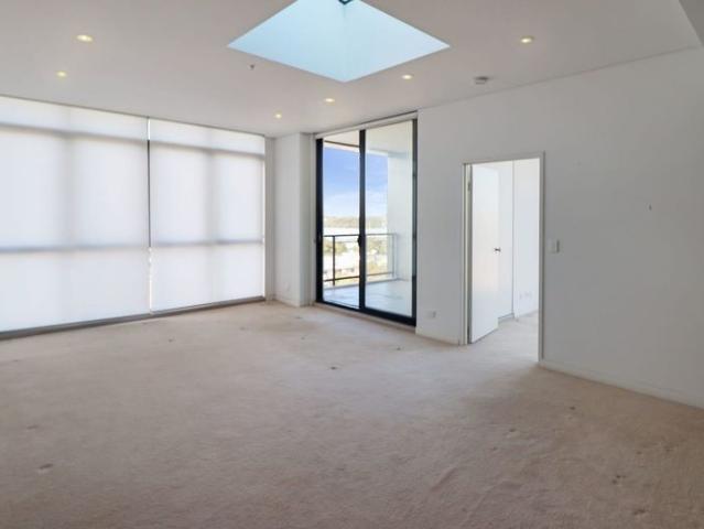 Spacious Apartment with Entertainer's Balcony & Water Views