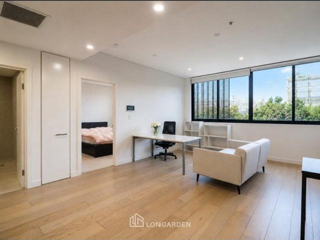 Spacious Apartment With Furniture!