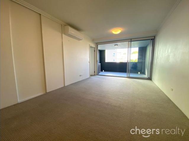 Spacious Apartment with Huge Balcony in the Heart of South Brisbane!