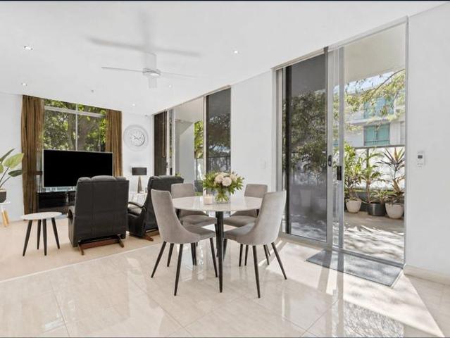 Spacious Apartment with Huge Private Courtyard in a Prime Southport Location