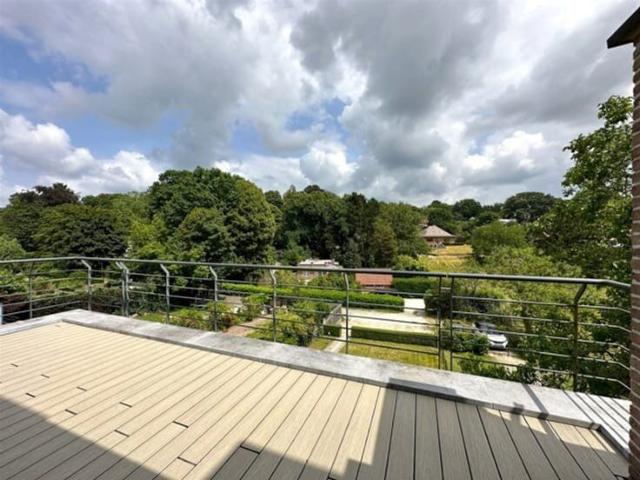 Spacious apartment with large terrace