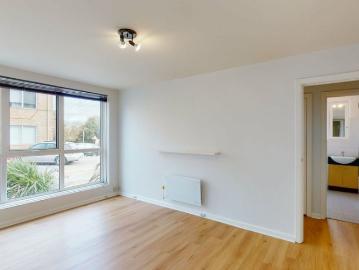 Spacious Apartment With Large Courtyard