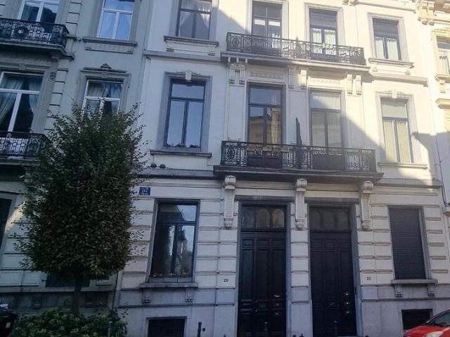 Spacious apartment with large garden and 2 terraces