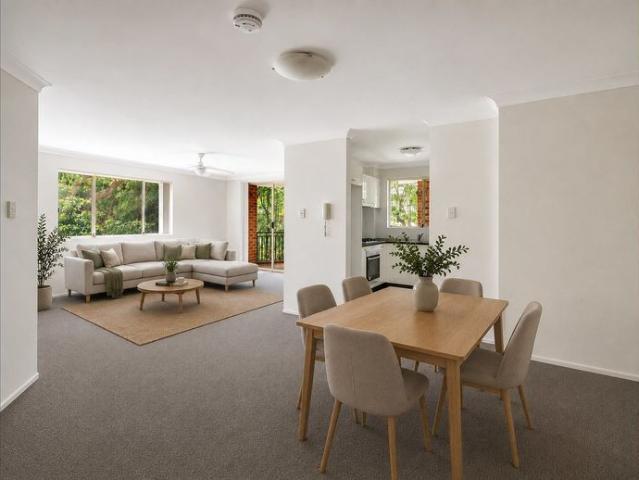 Spacious Apartment with Leafy Outlook