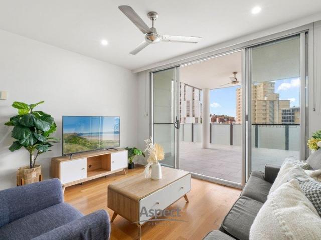 Spacious Apartment with Oversized Balcony in Prime Toowong Location