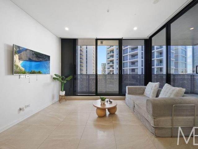 SPACIOUS APARTMENT WITH OVERSIZED BALCONY & NORTH WEST ASPECT