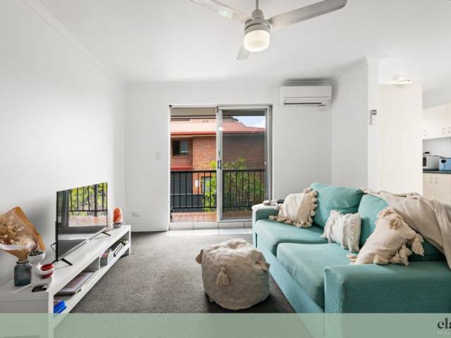 Spacious Apartment with Private Courtyard in the Heart of Chermside