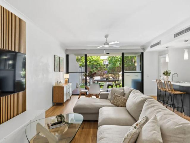 Spacious Apartment with Private Courtyard in Prime Location!