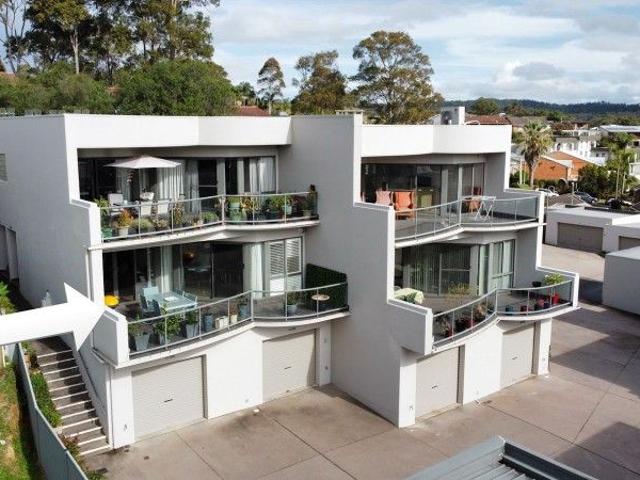 Spacious Apartment with Rear Garden