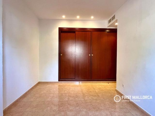 Spacious apartment with sea views on the seafront in Port Verd