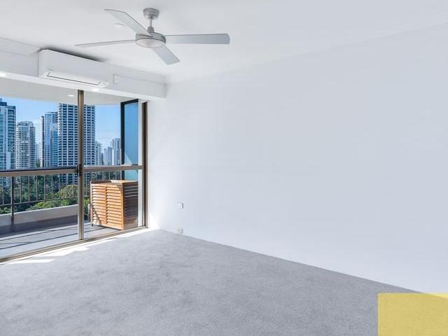 Spacious Apartment with Sweeping Canal Views