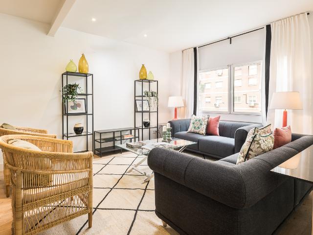 Spacious apartment with swimming pool next to El Retiro