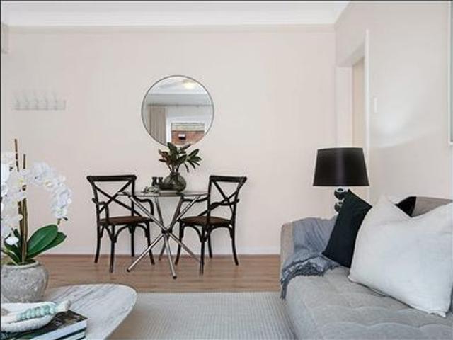 SPACIOUS APARTMENT WITH STUDY