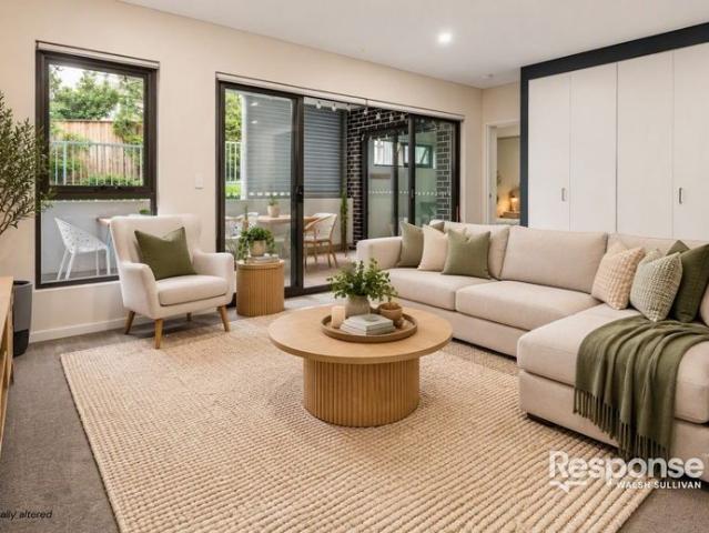 Spacious Apartment with Study & Large Courtyard