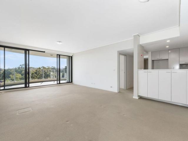 Spacious Apartment with Study Space in a Prime Location