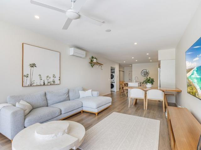 Spacious apartment with stunning views in the heart of Sippy Downs