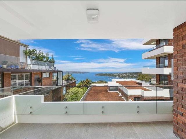 Spacious Apartment with Stunning Balmoral and North Head Views