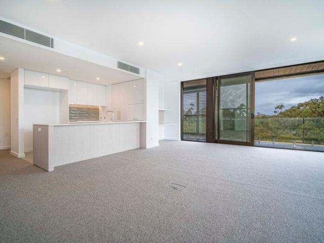 Spacious Apartment with Stunning Marina, Swan River and Parkland Views!
