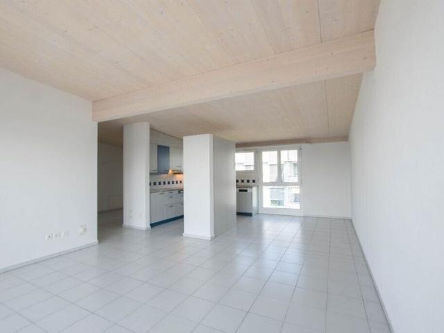 Spacious apartment with sunny balcony