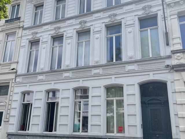 Spacious appartment in a renovated townhouse