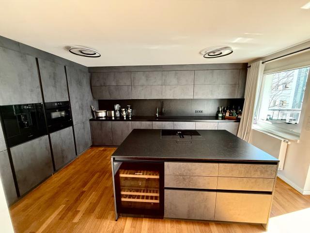 Spacious approx. 140 m² designer apartment with 2 balconies & home office in Frankfurt Sachsenhausen