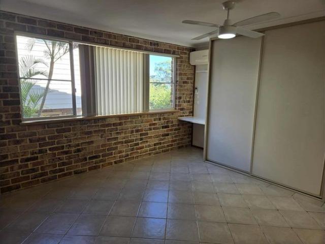 Spacious architecturally designed 2 bed unit with ocean views