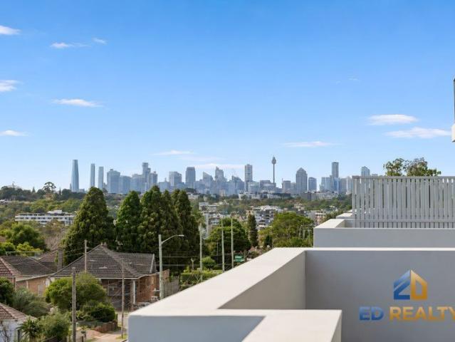 Spacious balcony with view & perfectly positioned for convenience