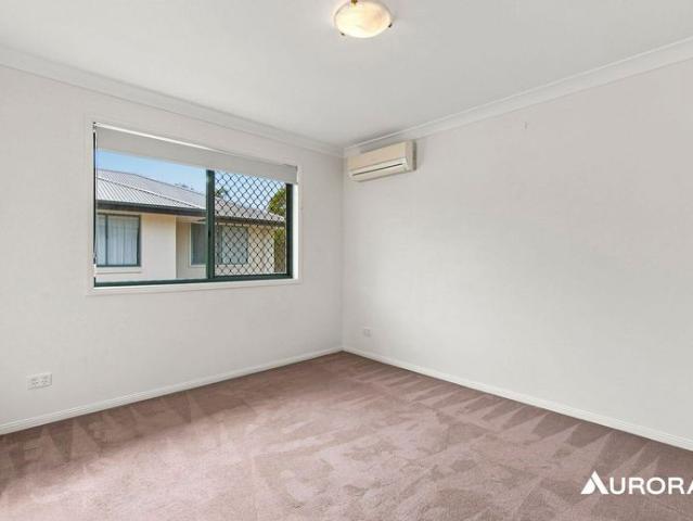 Spacious Balmoral Living with Private Courtyard