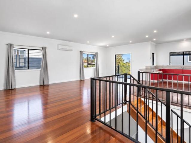 Spacious Bardon Living with Garden Maintenance Included