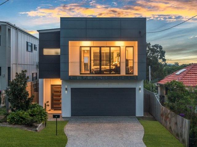 Spacious Bayside Family Home Offering Style & Comfort